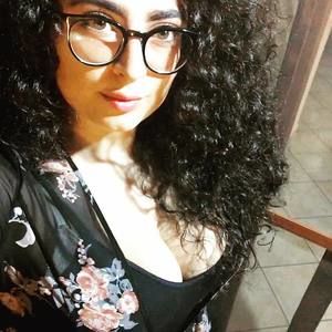 Meet your Posher, Lorenza